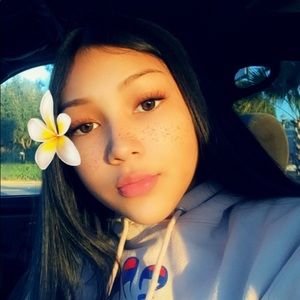 Meet your Posher, Alexandra